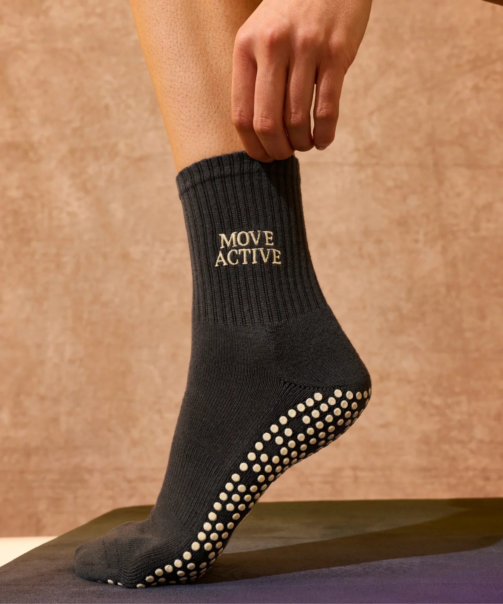 Why Wear Athletic Grip Socks? Essential Guide
