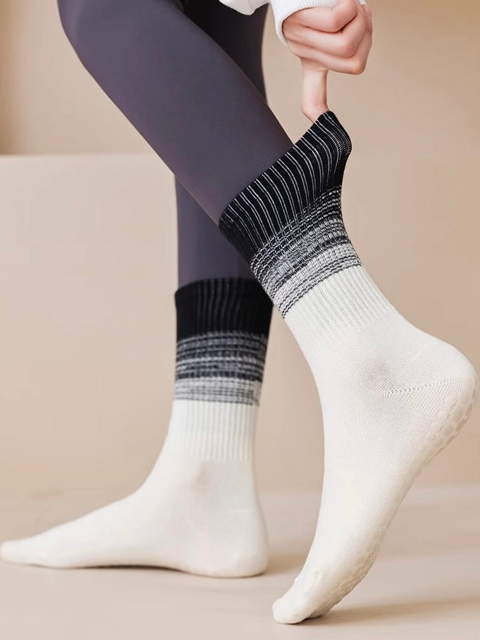 Space Black and White Gradient Color Cute Pilates Grip Socks